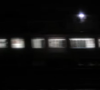 心が疲れたら、部屋の電気を消して、夜汽車の動画をボーッと眺めてヒーリング効果 作成