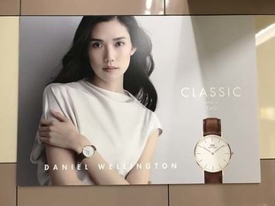 seesaaブログ 広告出演者の君の名は？：腕時計「ダニエル・ウェリントン」で中田英寿と共演している女性はモデルのTAO